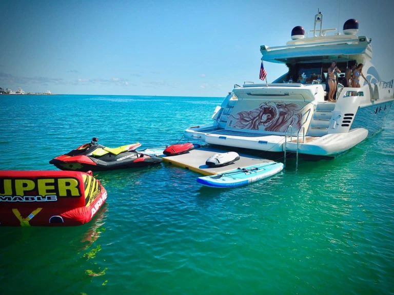 Alquiler de barcos Miami Beach barato de 86’ azimut S 2