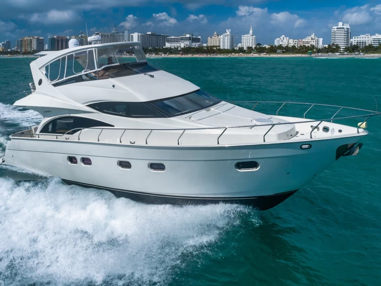 Alquiler de embarcaciones Marquis 63 enMiami Beach en Samboat