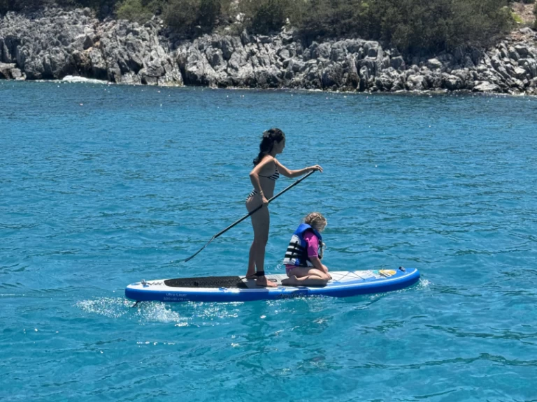 Alquiler de embarcaciones Sea Ray Sea Ray 410 Sundancer enAgios Nikolaos en Samboat