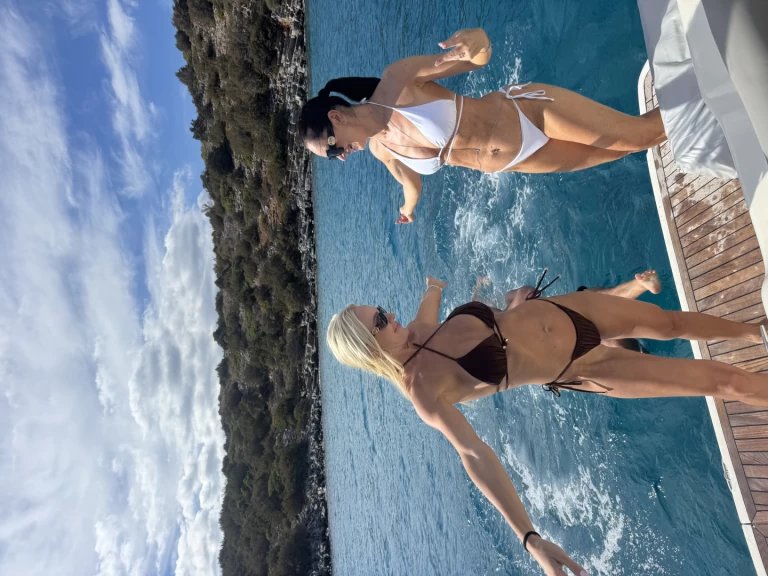 Sea Ray Sea Ray 410 Sundancer de alquiler a Agios Nikolaos