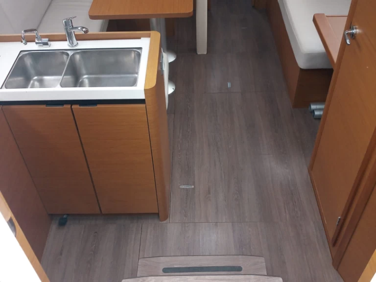 Alquiler de Velero, con o sin patrón Jeanneau Procida