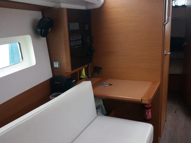 Alquiler Velero Jeanneau con o sin  título de navegación