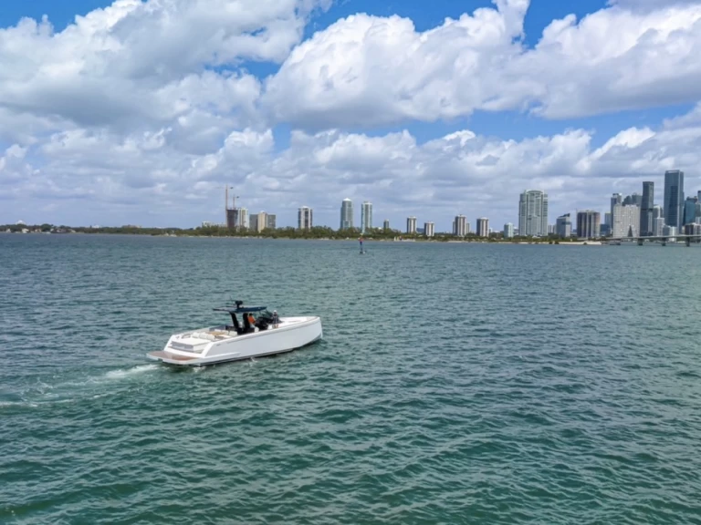 Pardo Yachts Pardo 43 de alquiler a Miami Beach