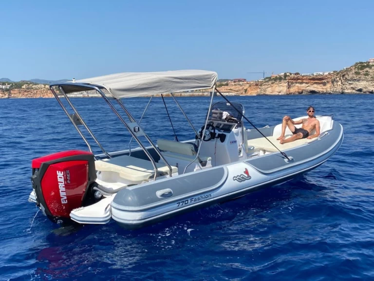 Alquiler Neumática MV Marine con o sin  título de navegación