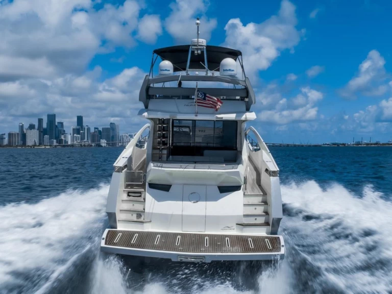 Alquiler de embarcaciones Numarine 65 enMiami Beach en Samboat