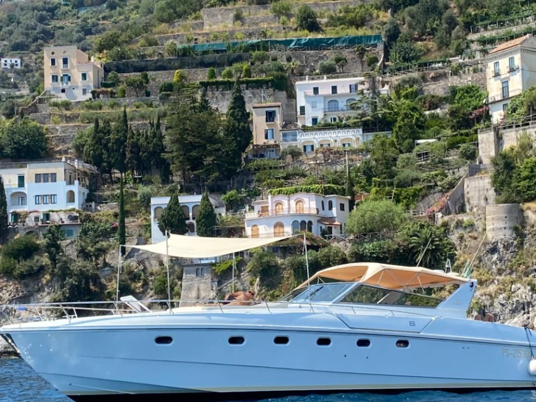 Alquiler Lancha Ferretti con o sin  título de navegación