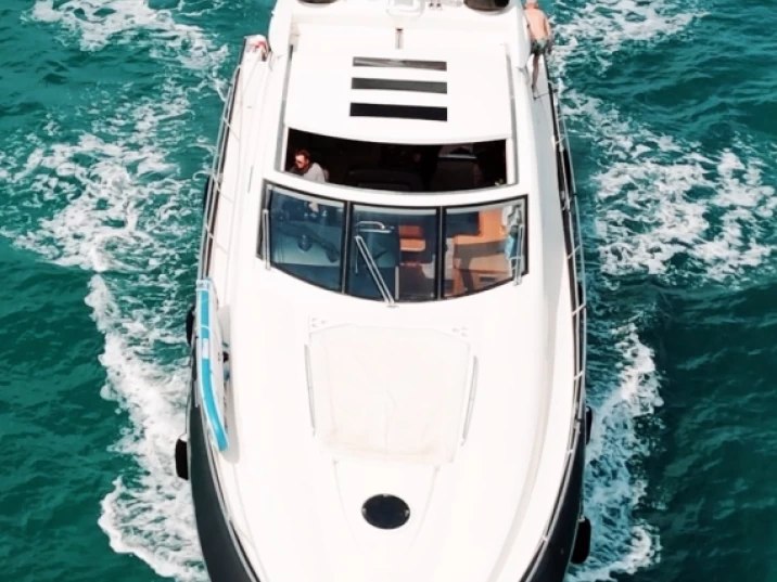 Alquiler de Yate de lujo, con o sin patrón Sunseeker Glyfáda