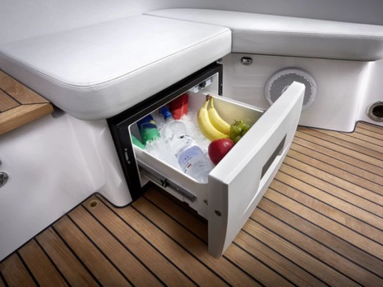 Alquiler de Frauscher 858 fantom Air en El Toro