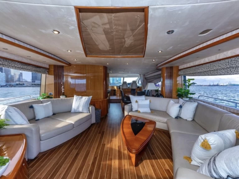 Alquiler de barcos Miami Beach barato de Manhattan 80