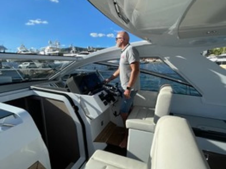 Alquiler de Lancha, con o sin patrón Sealine El Toro