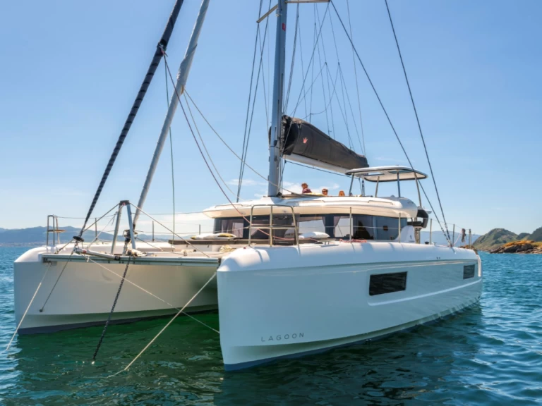 Alquiler de embarcaciones Lagoon Lagoon 43 enLe Marin en Samboat