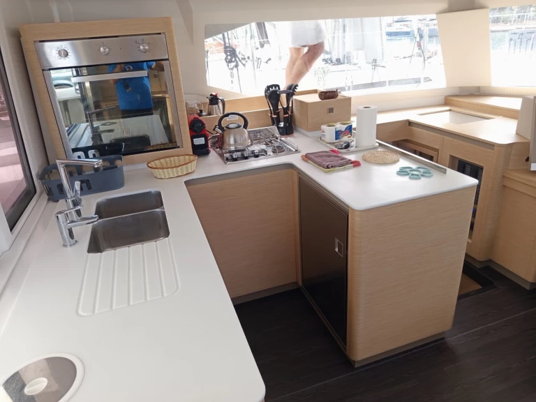 Alquiler de Catamarán, con o sin patrón Fountaine Pajot Lefkáda