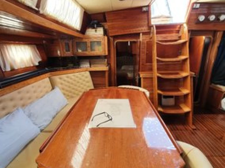 Velero para alquilar Olbia al mejor precio