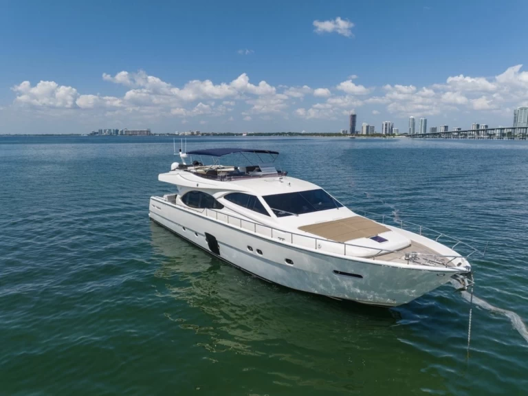 Alquiler Yate de lujo Ferretti con o sin  título de navegación