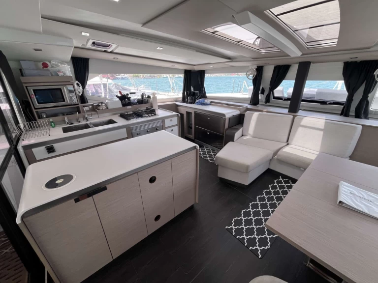 Alquiler Yate de lujo Fountaine Pajot con o sin  título de navegación