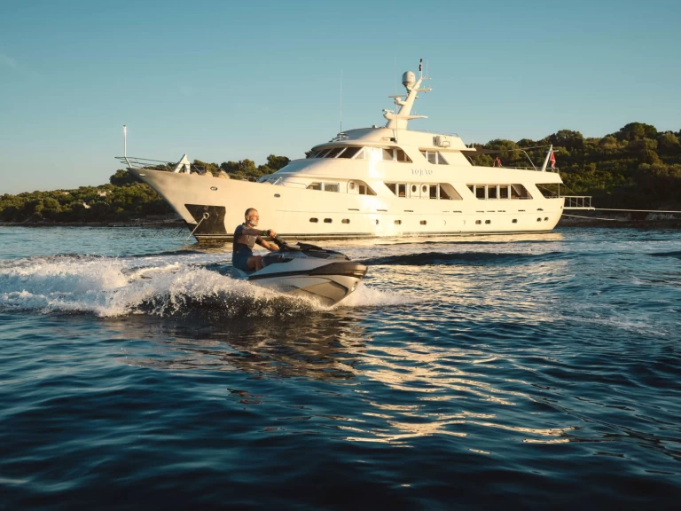 Alquiler Yate de lujo Benetti con o sin  título de navegación