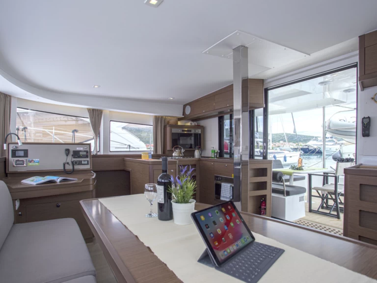 Alquiler de Catamarán, con o sin patrón Lagoon Trogir