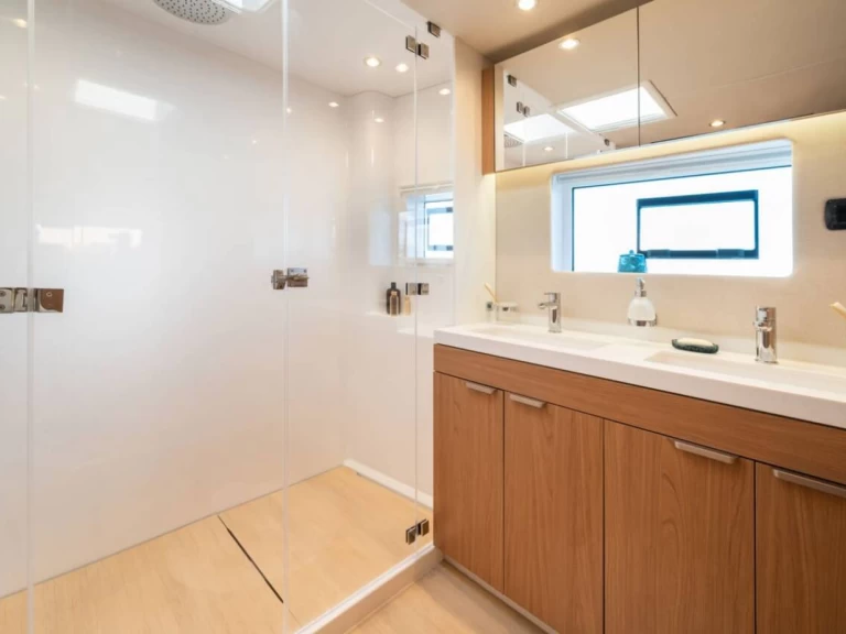 Catamarán para alquilar Kaštela al mejor precio