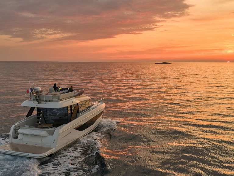 Alquiler Yate de lujo Prestige Yachts con o sin  título de navegación