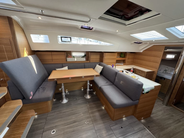 Alquiler de Velero, con o sin patrón Elan Trogir