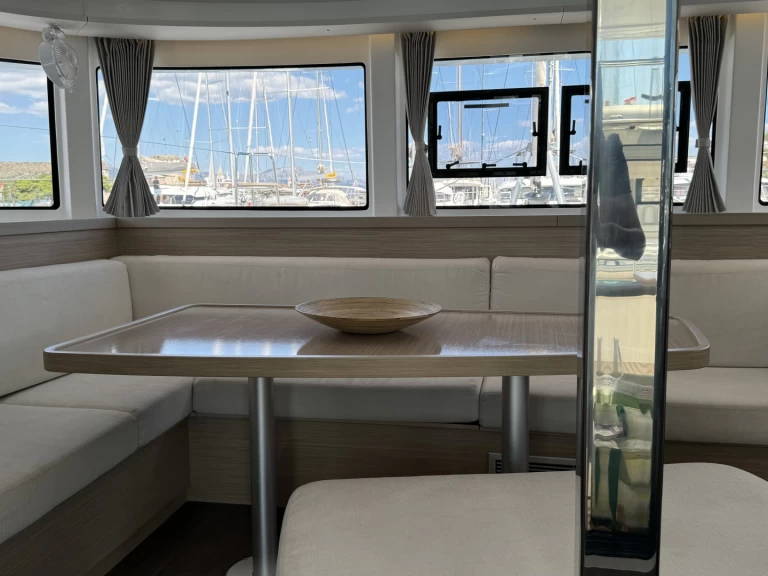 Alquiler de Catamarán, con o sin patrón Lagoon Trogir