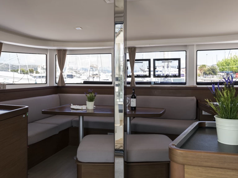 Alquiler de Catamarán, con o sin patrón Lagoon Trogir