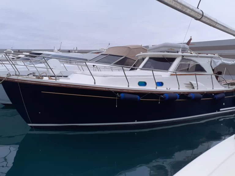Alquiler de embarcaciones Cantieri Estensi Gold star 360 C enAlassio en Samboat