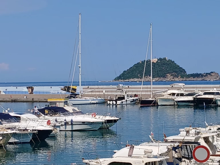 Alquiler Lancha Cantieri Estensi con o sin  título de navegación