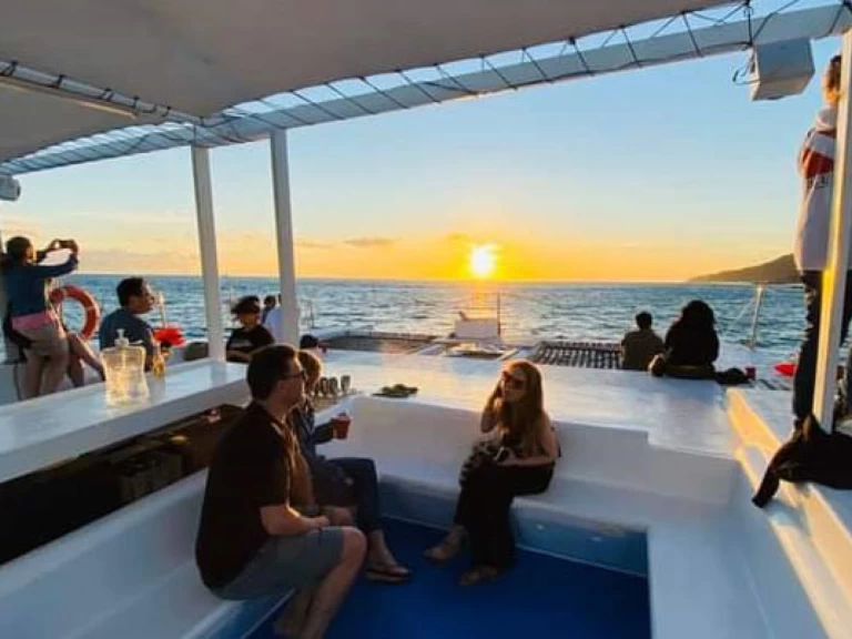 Alquiler Yate de lujo Custom Made con o sin  título de navegación