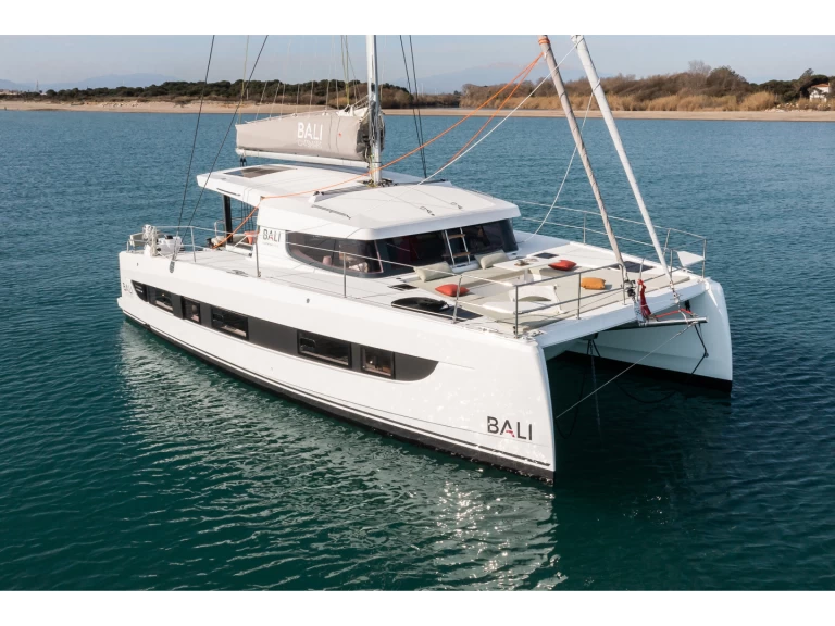 Alquiler Catamarán Bali con o sin  título de navegación