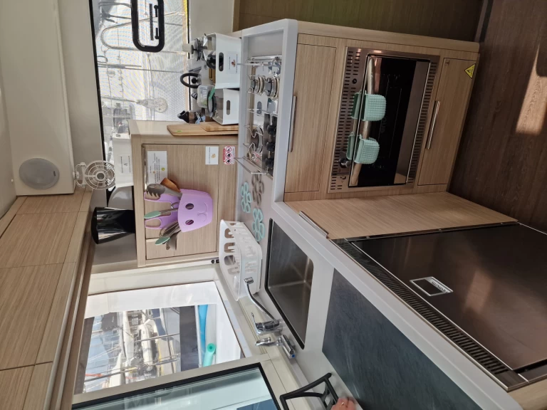 Catamarán para alquilar Álimos al mejor precio