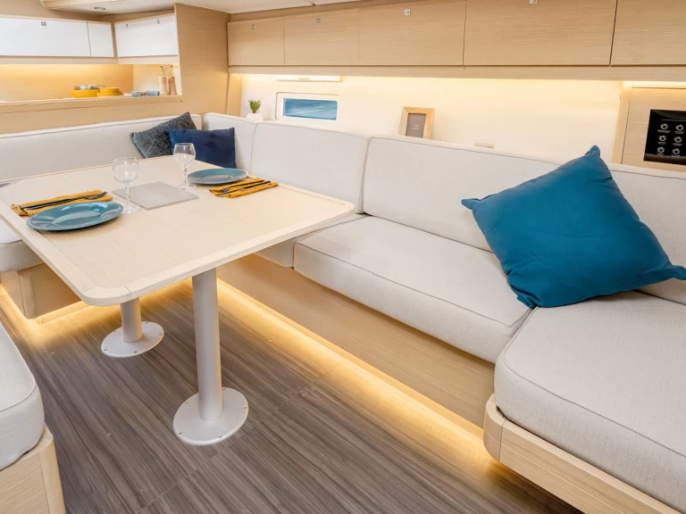 Alquiler de Velero, con o sin patrón Dufour Gouviá