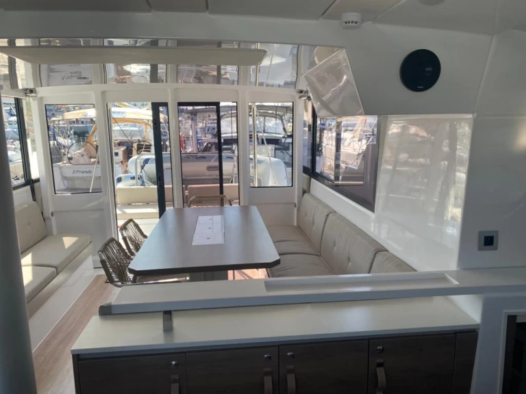 Catamarán para alquilar Šibenik al mejor precio