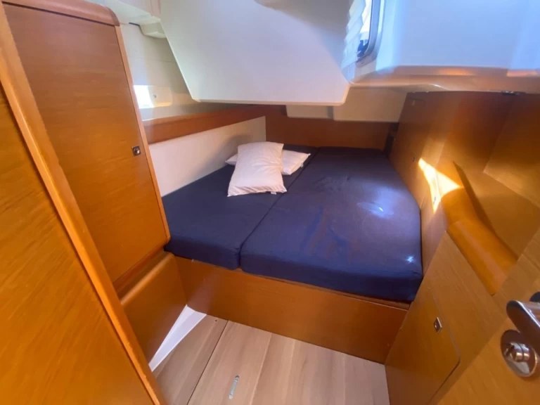 Jeanneau Sun Odyssey 519 de alquiler a Lávrio