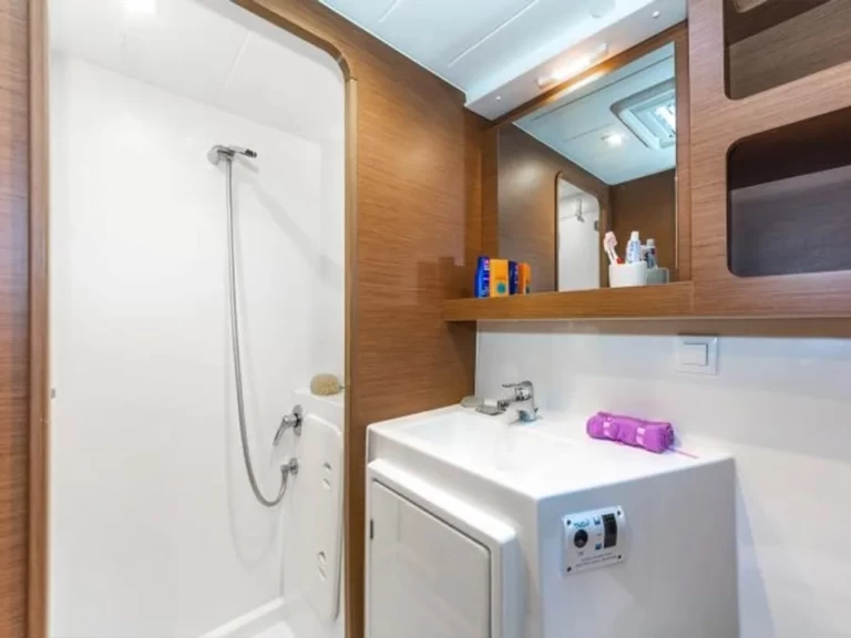 Alquiler de barcos Lávrio barato de Lagoon 42