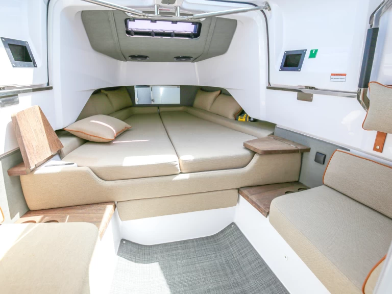 Alquiler de Axopar Axopar 37 XC Cross Cabin en Eretria