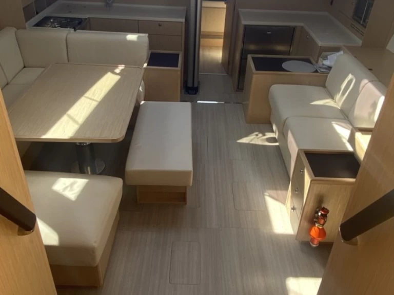 Alquiler de Bavaria Bavaria C57 Style en Álimos