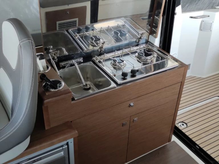 Jeanneau Merry Fisher 895 de alquiler a Bacoli