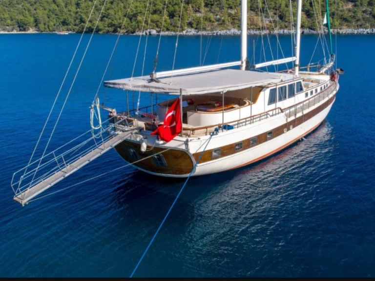 Alquiler Velero Custom Made con o sin  título de navegación