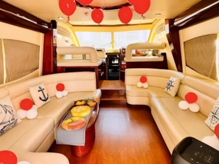 Alquiler de embarcaciones Majesty Yachts 50 enDubai Marina en Samboat