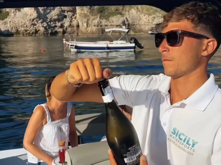 Alquiler de embarcaciones LIVER CABIN 36 enLetojanni en Samboat