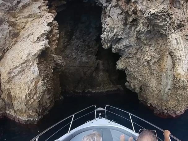 Alquiler de embarcaciones LIVER CABIN 36 enLetojanni en Samboat