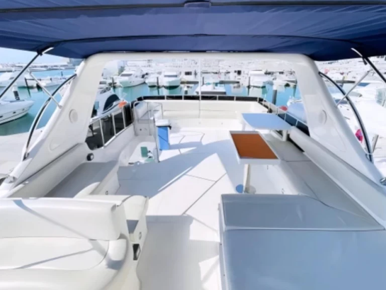 Alquiler Yate de lujo Majesty Yachts con o sin  título de navegación