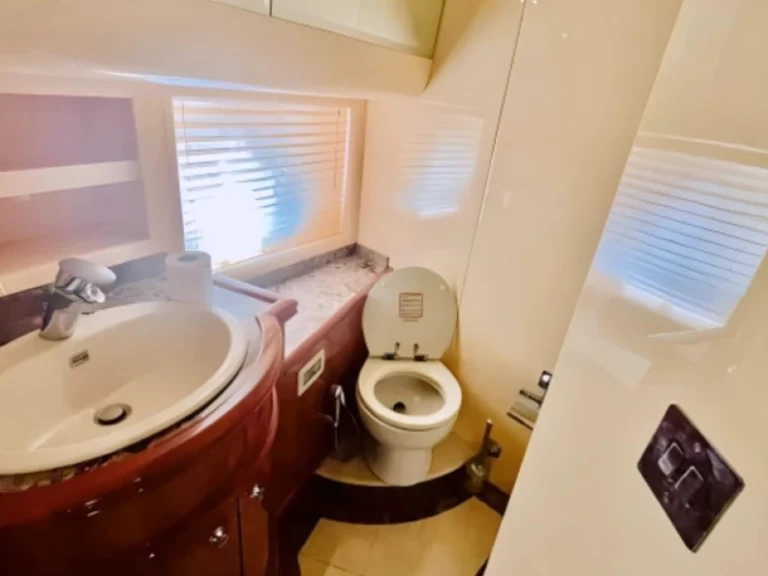 Alquiler de embarcaciones Majesty Yachts 70 enDubai Marina en Samboat