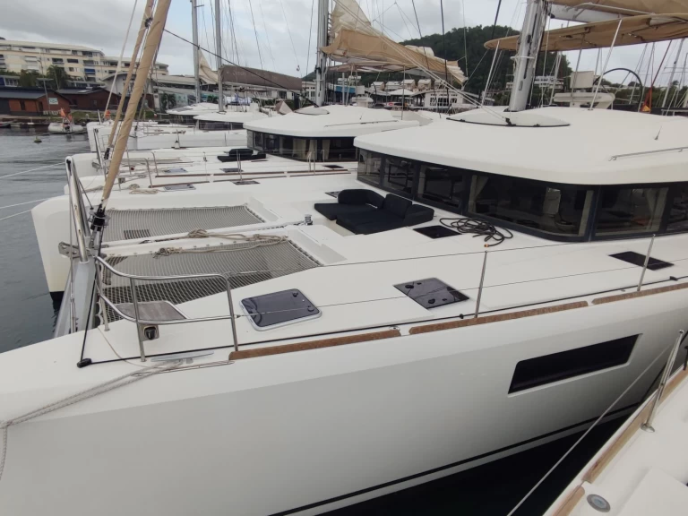 Alquiler Catamarán Lagoon con o sin  título de navegación