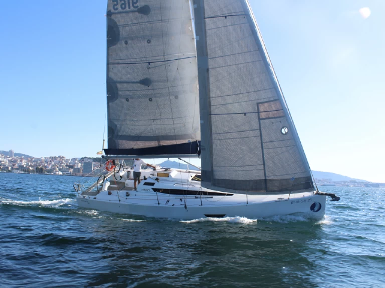 Alquiler Vigo - Elan E4 en SamBoat