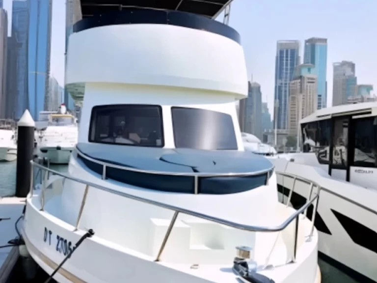 Alquiler de embarcaciones Riviera 42  enDubai Marina en Samboat