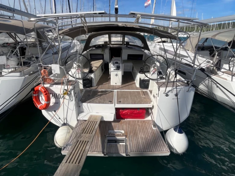 Alquiler de embarcaciones Jeanneau Sun Odyssey 490 enSukošan en Samboat