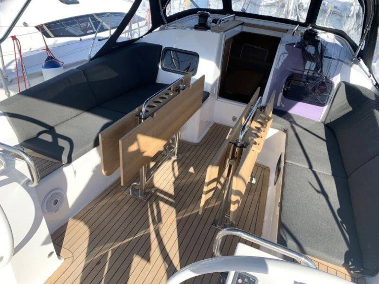 Alquiler Pula - Elan Impression 45.1 en SamBoat