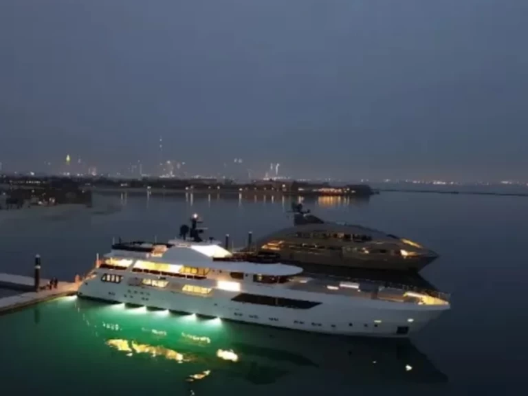 Alquiler de Yate de lujo, con o sin patrón Finesse Dubai Marina